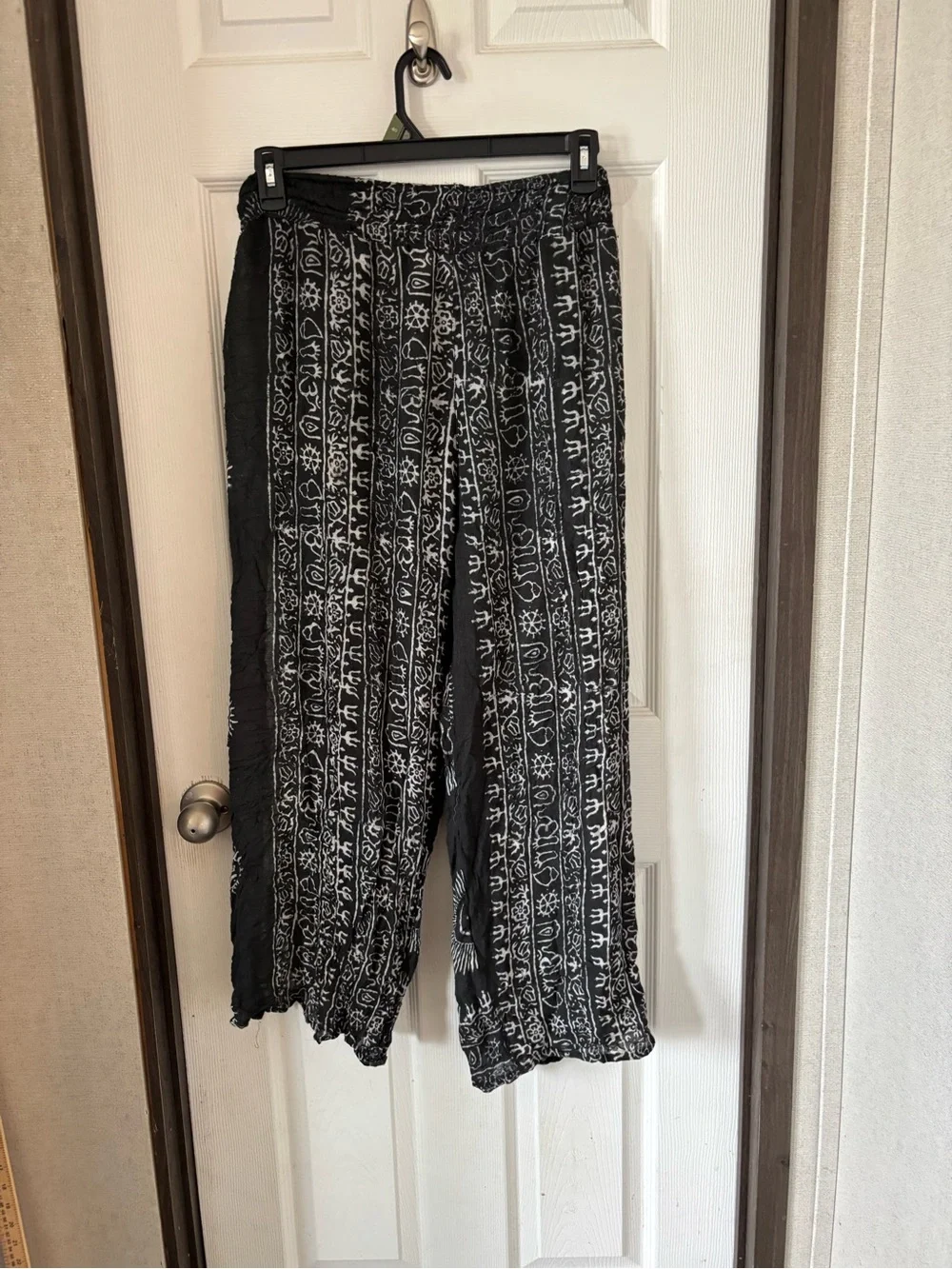 EARTHBOUND Black and White Printed Wrap Scarf